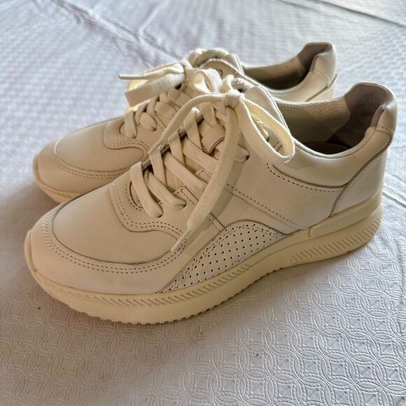 Everlane Other - Everlane White Leather Sneakers Girls 4Y